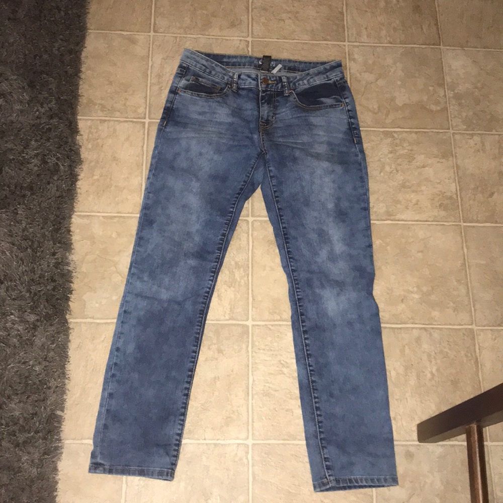 Light blue jeans, light acid wash